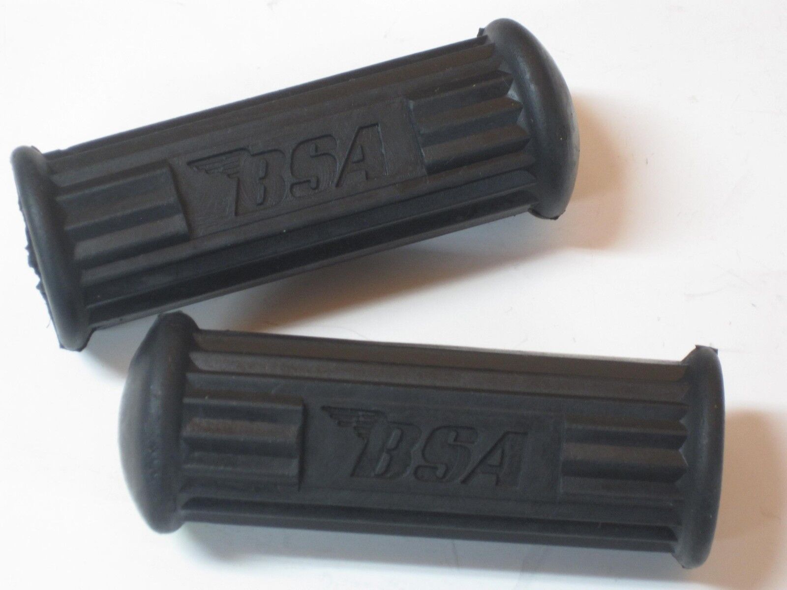 FOOTREST Rubber 650 A65 BSA logo 71 up 832651 peg rubbers 829602 squ